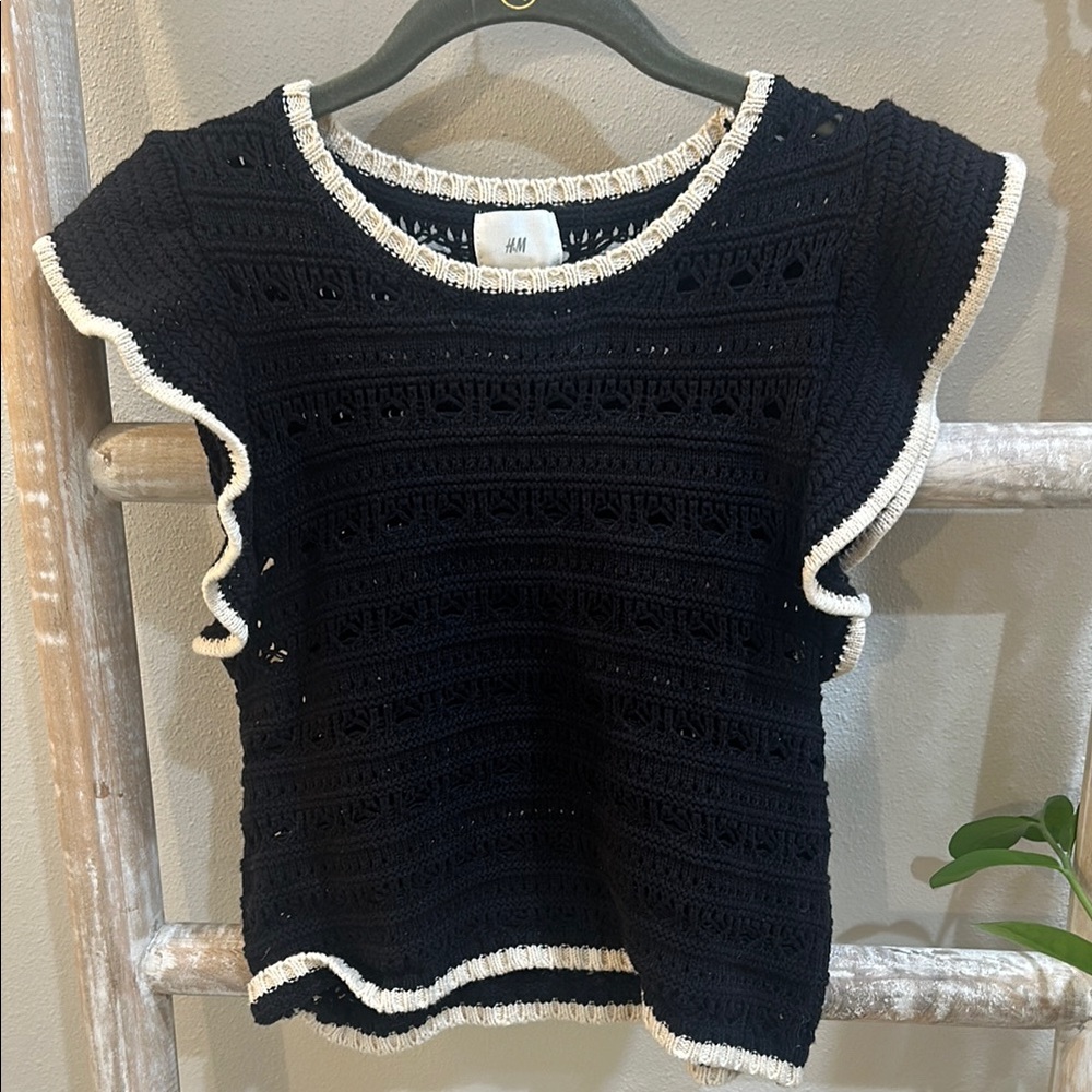 H&M Classic Black & Cream Crochet Top size small